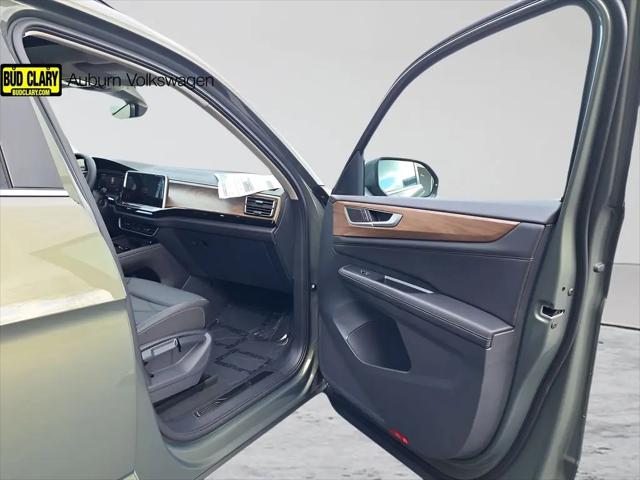 2026 Volkswagen Atlas SE with Technology