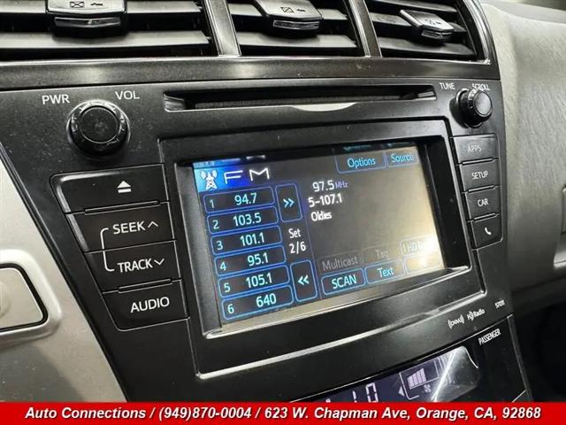 2014 Toyota Prius v Three