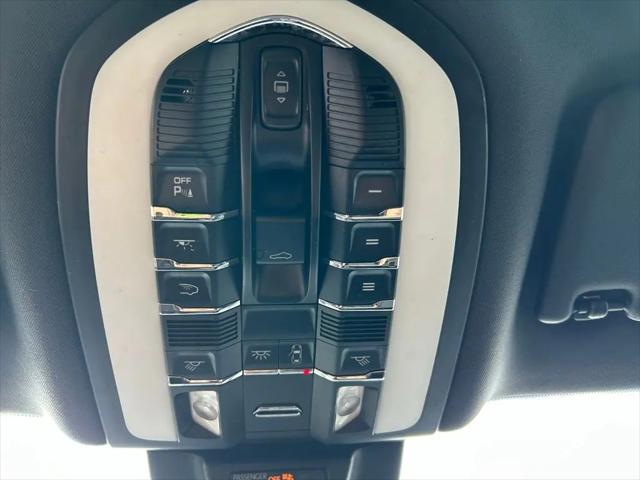 2023 Porsche Macan T