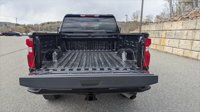 2025 Chevrolet Silverado 2500HD 4WD Crew Cab Standard Bed Custom