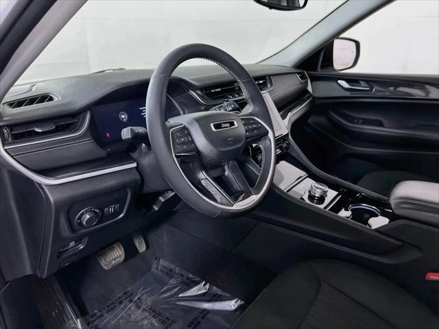 2023 Jeep Grand Cherokee Laredo 4x4