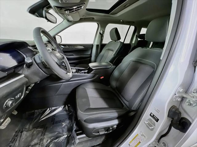 2023 Jeep Grand Cherokee Laredo 4x4