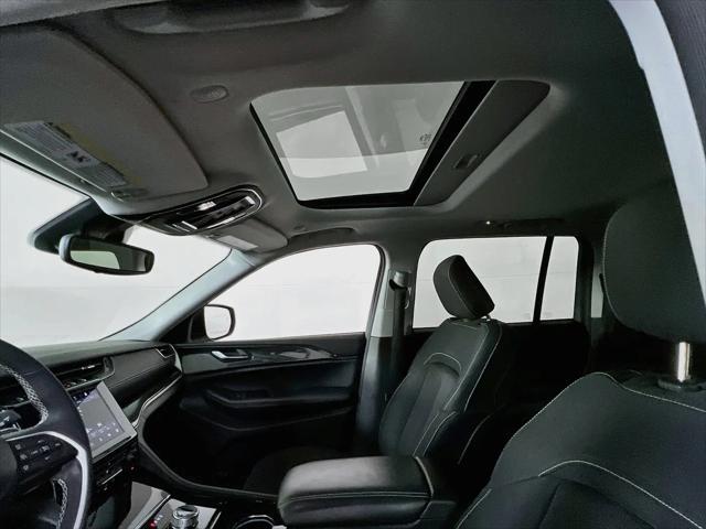 2023 Jeep Grand Cherokee Laredo 4x4