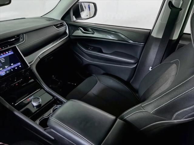 2023 Jeep Grand Cherokee Laredo 4x4
