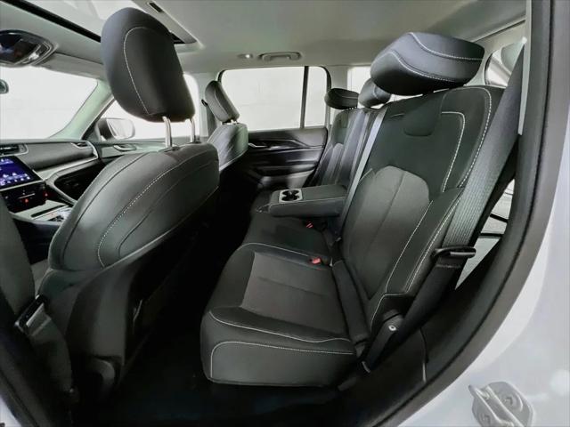 2023 Jeep Grand Cherokee Laredo 4x4