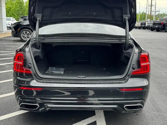 2022 Volvo S60 B5 Momentum