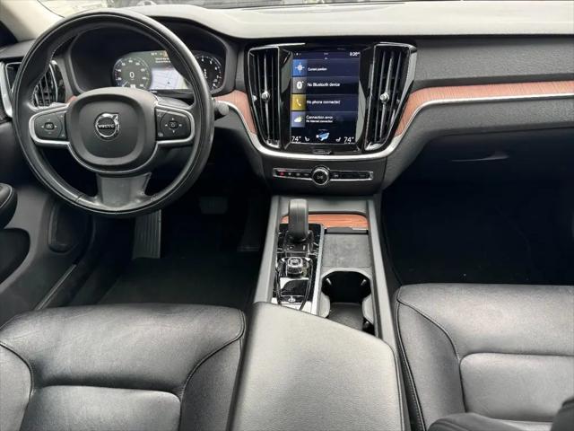 2022 Volvo S60 B5 Momentum