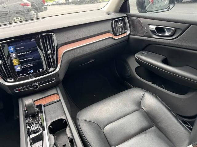 2022 Volvo S60 B5 Momentum