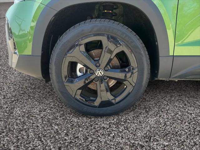 2026 Volkswagen Taos SE Black