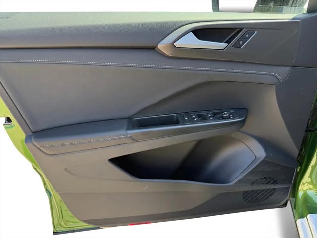 2026 Volkswagen Taos SE Black