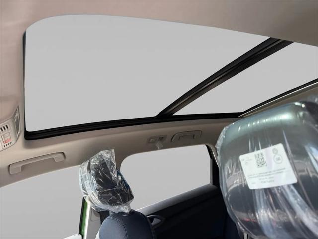 2026 Volkswagen Taos SE Black