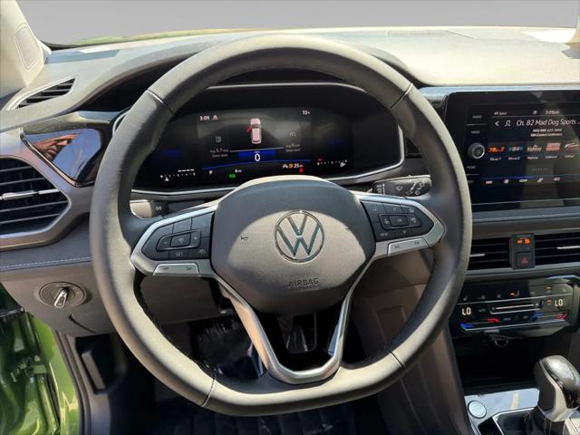 2026 Volkswagen Taos SE Black