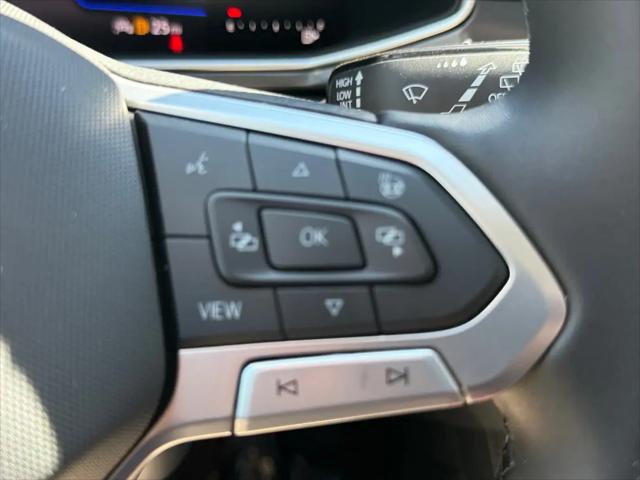 2026 Volkswagen Taos SE Black