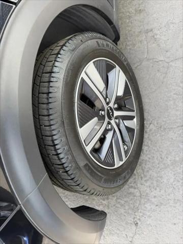 2022 Kia Niro LXS SE