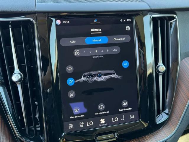 2023 Volvo XC60 B5 Plus Bright Theme