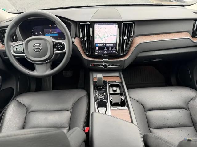 2023 Volvo XC60 B5 Plus Dark Theme