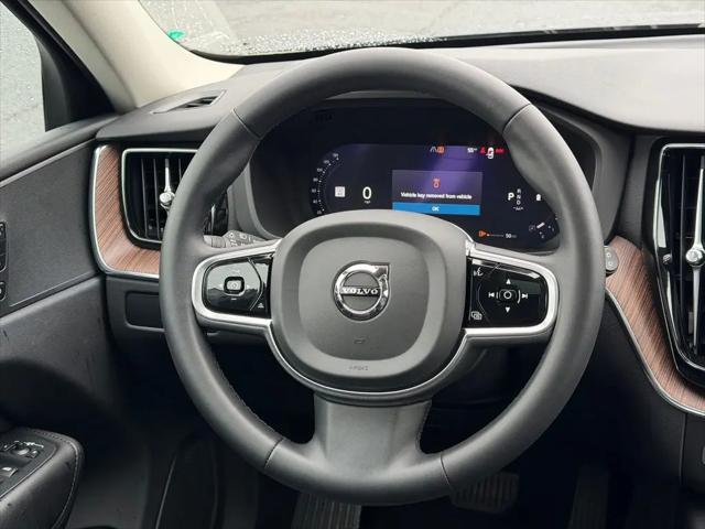 2023 Volvo XC60 B5 Plus Dark Theme