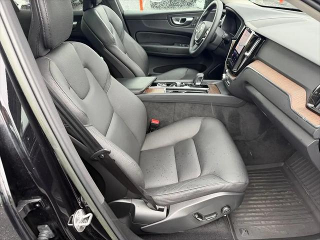 2023 Volvo XC60 B5 Plus Dark Theme