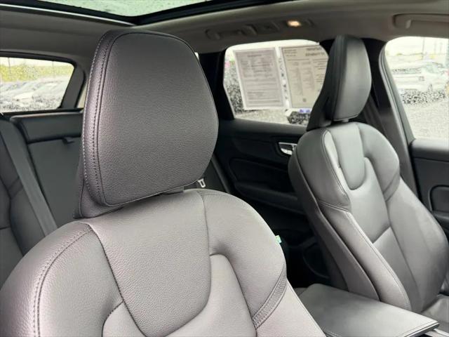 2023 Volvo XC60 B5 Plus Dark Theme