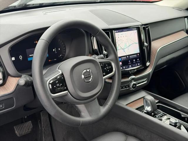 2023 Volvo XC60 B5 Plus Dark Theme