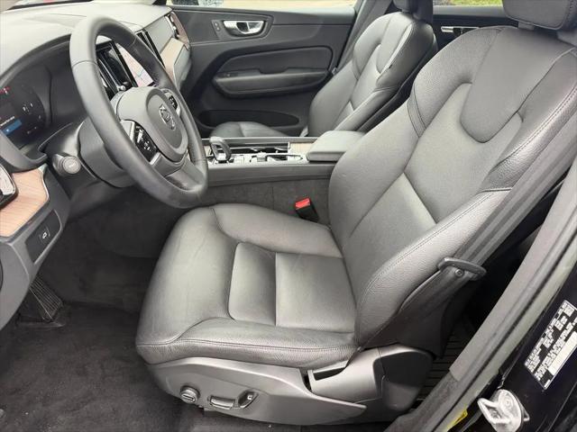 2023 Volvo XC60 B5 Plus Dark Theme