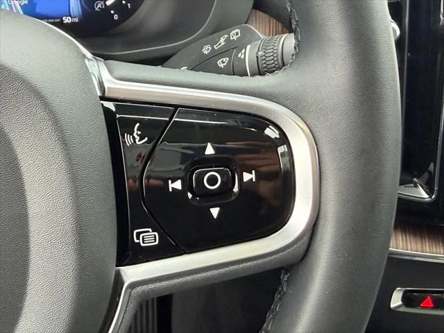 2023 Volvo XC60 B5 Plus Dark Theme