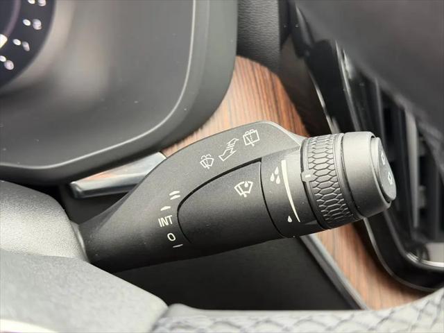 2023 Volvo XC60 B5 Plus Dark Theme