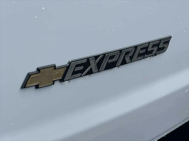 2026 Chevrolet Express Cargo Van 2500 Regular Wheelbase, WT, RWD