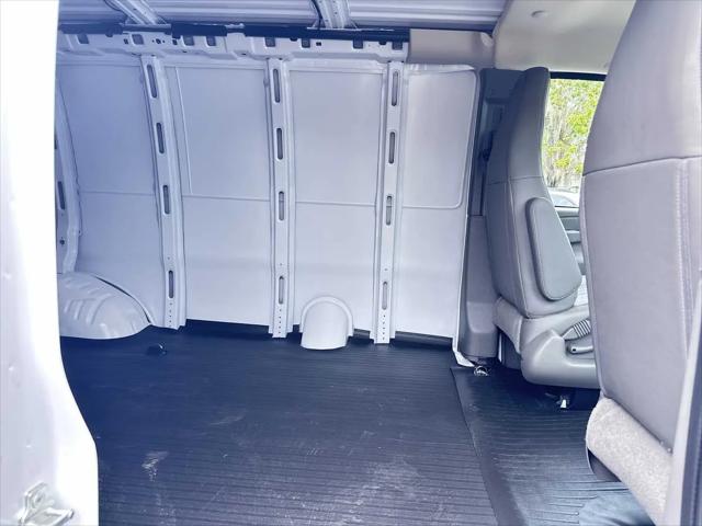 2026 Chevrolet Express Cargo Van 2500 Regular Wheelbase, WT, RWD