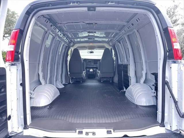 2026 Chevrolet Express Cargo Van 2500 Regular Wheelbase, WT, RWD