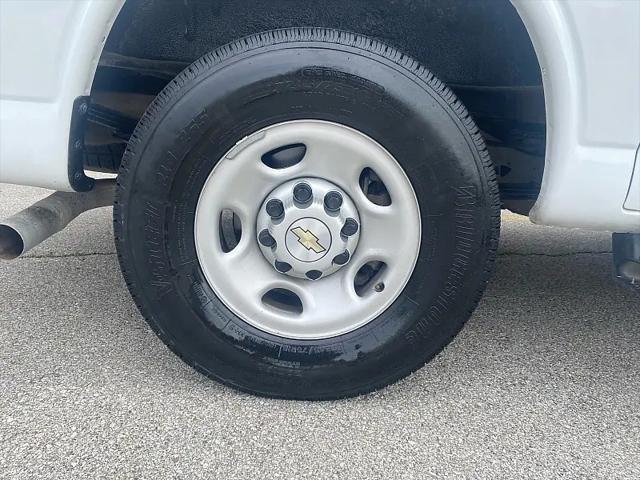 2023 Chevrolet Express Passenger RWD 2500 Regular Wheelbase LS