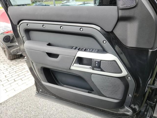 2023 Land Rover Defender 110 SE