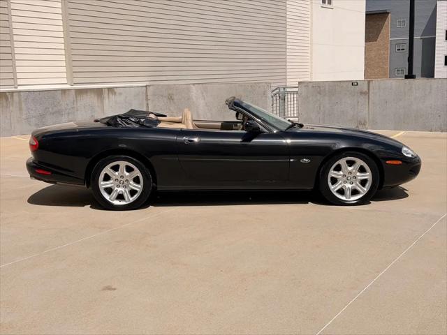 2000 Jaguar XK8 Standard