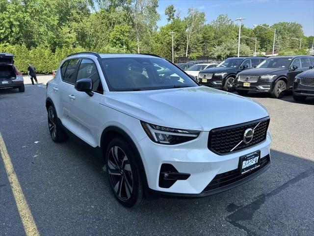 2023 Volvo XC40 B5 Plus Dark Theme