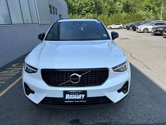 2023 Volvo XC40 B5 Plus Dark Theme