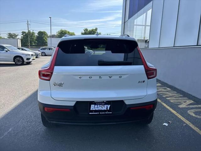 2023 Volvo XC40 B5 Plus Dark Theme