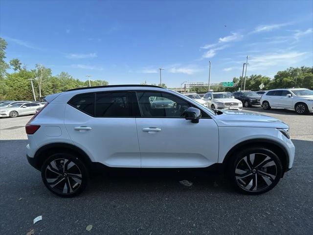 2023 Volvo XC40 B5 Plus Dark Theme