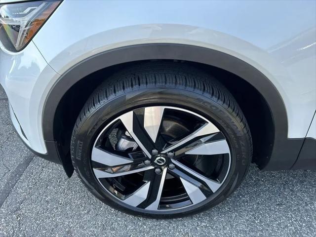 2023 Volvo XC40 B5 Plus Dark Theme