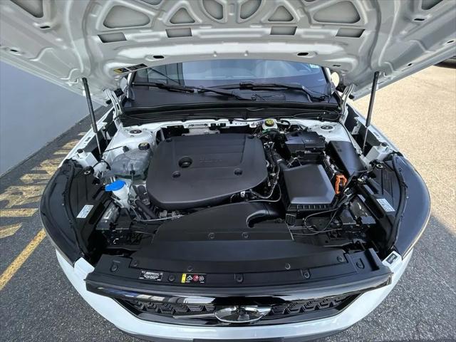 2023 Volvo XC40 B5 Plus Dark Theme