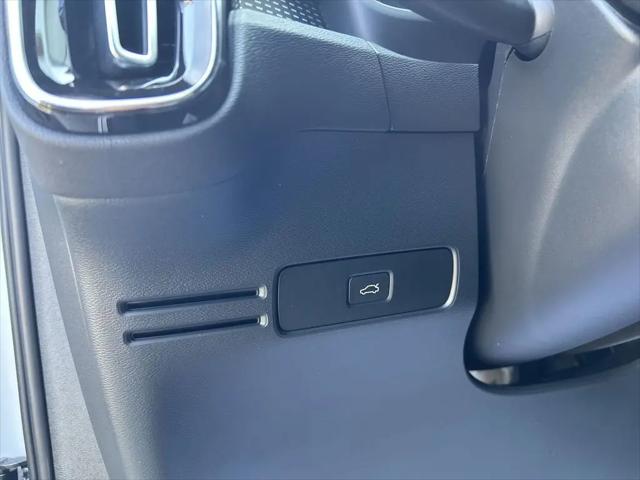 2023 Volvo XC40 B5 Plus Dark Theme