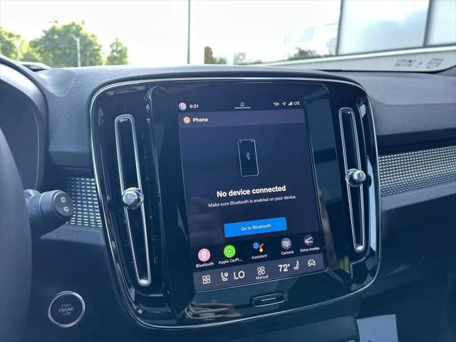 2023 Volvo XC40 B5 Plus Dark Theme