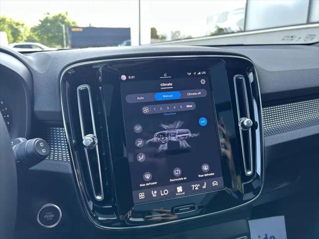 2023 Volvo XC40 B5 Plus Dark Theme