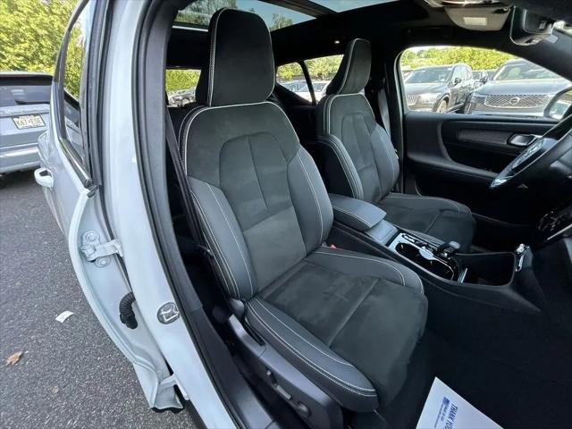 2023 Volvo XC40 B5 Plus Dark Theme