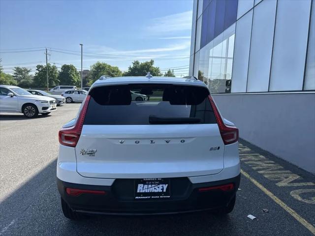 2023 Volvo XC40 B5 Plus Dark Theme