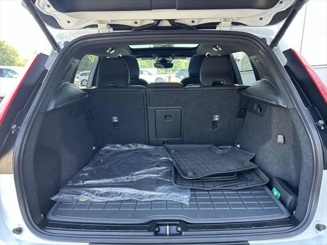 2023 Volvo XC40 B5 Plus Dark Theme