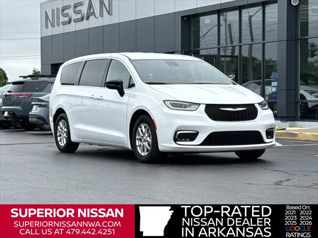 2025 Chrysler Pacifica Select for sale in Fayetteville, AR