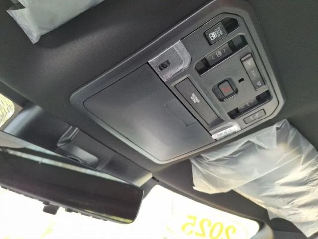 2025 Toyota Tundra Platinum Hybrid CrewMax 5.5' Bed