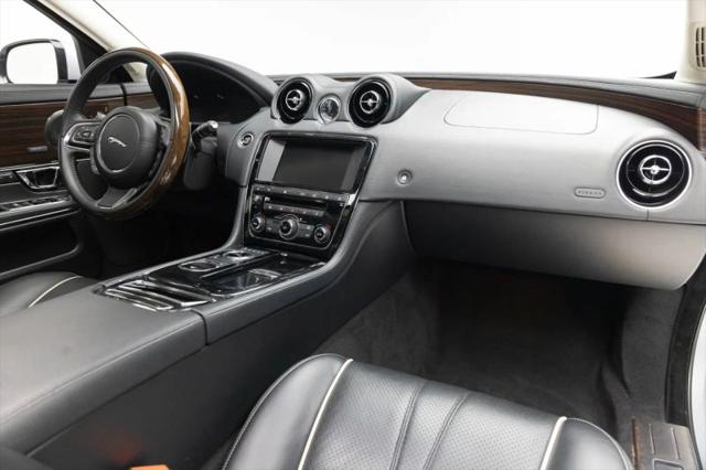 2016 Jaguar XJ R-Sport
