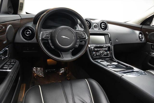 2016 Jaguar XJ R-Sport