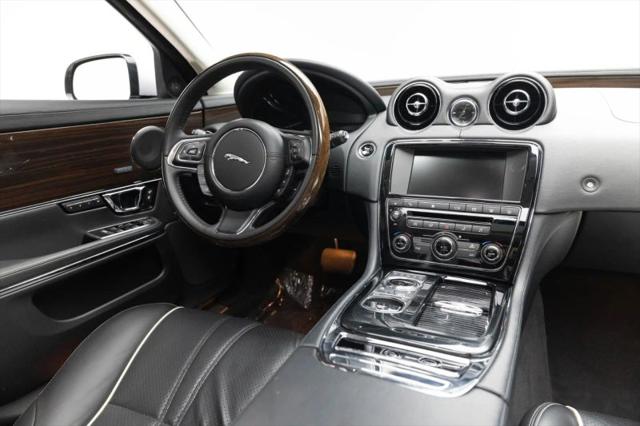 2016 Jaguar XJ R-Sport